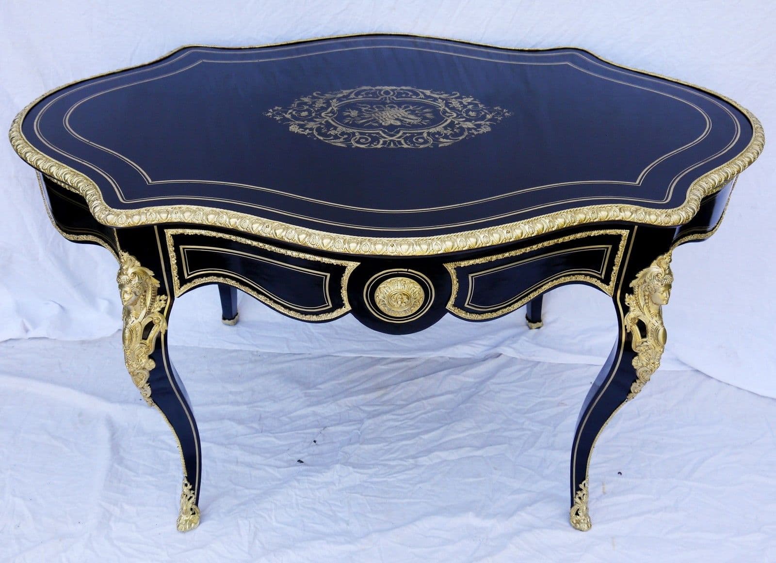 les tables Boulle