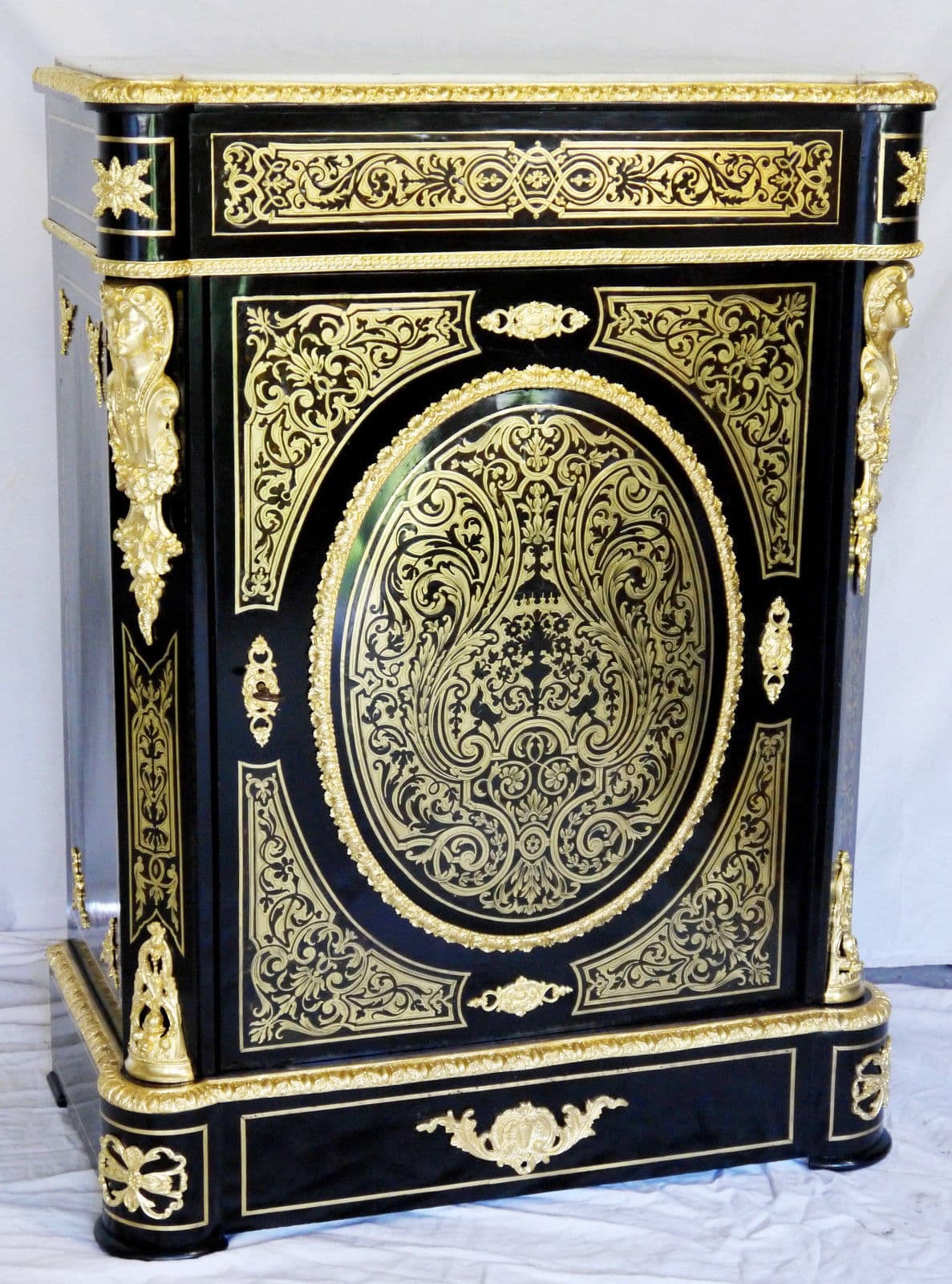 les meubles d’appui 1 porte en marqueterie Boulle
