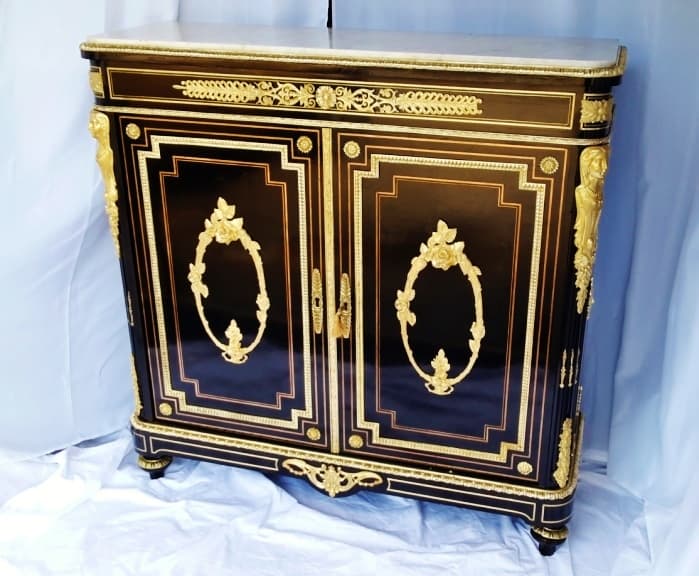 les meubles d’appui 2 portes en marqueterie Boulle