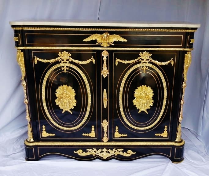 les meubles d’appui 2 portes en marqueterie Boulle