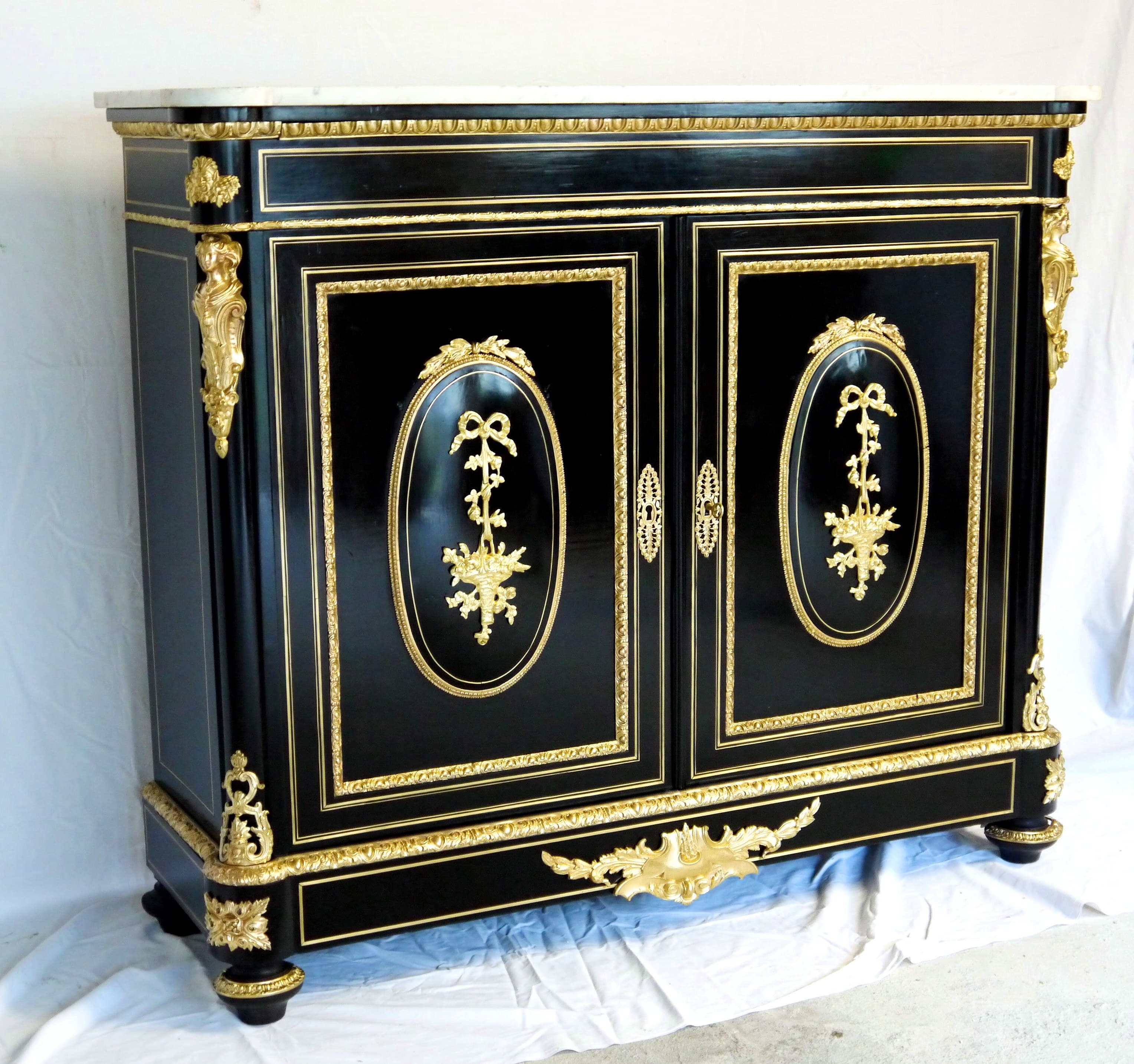 les meubles d’appui 2 portes en marqueterie Boulle