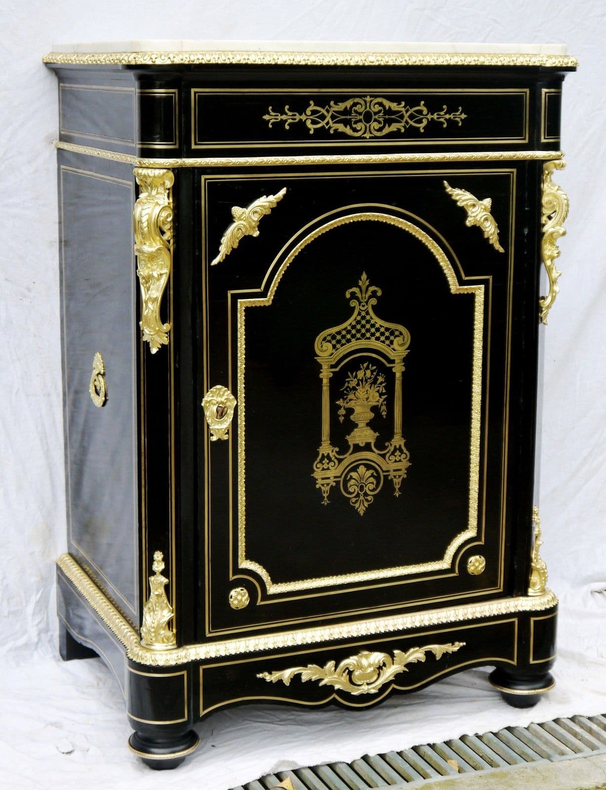 les meubles d’appui 1 porte en marqueterie Boulle
