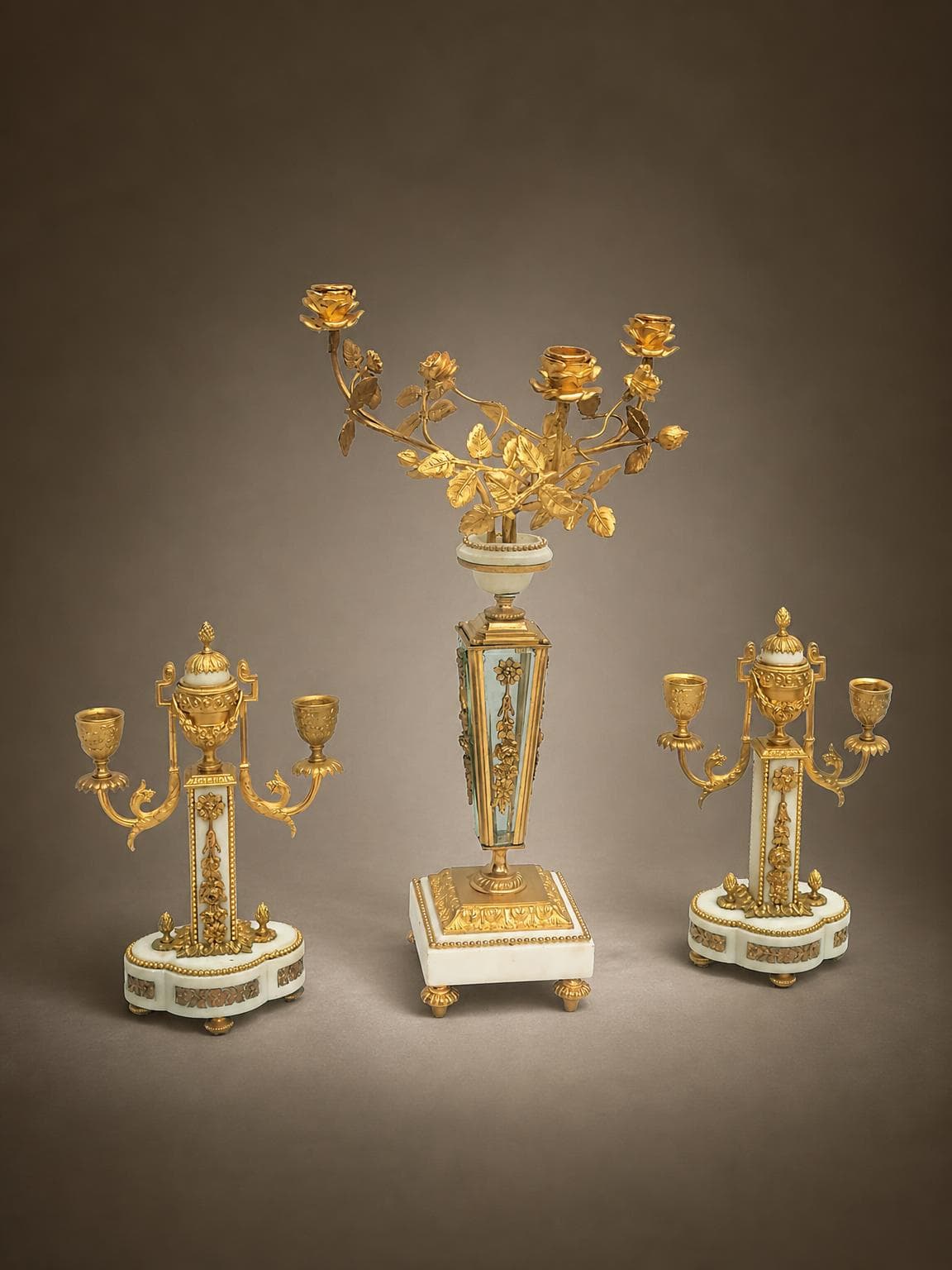 Garniture de cheminée bougeoirs bronze dorés Napoléon III
